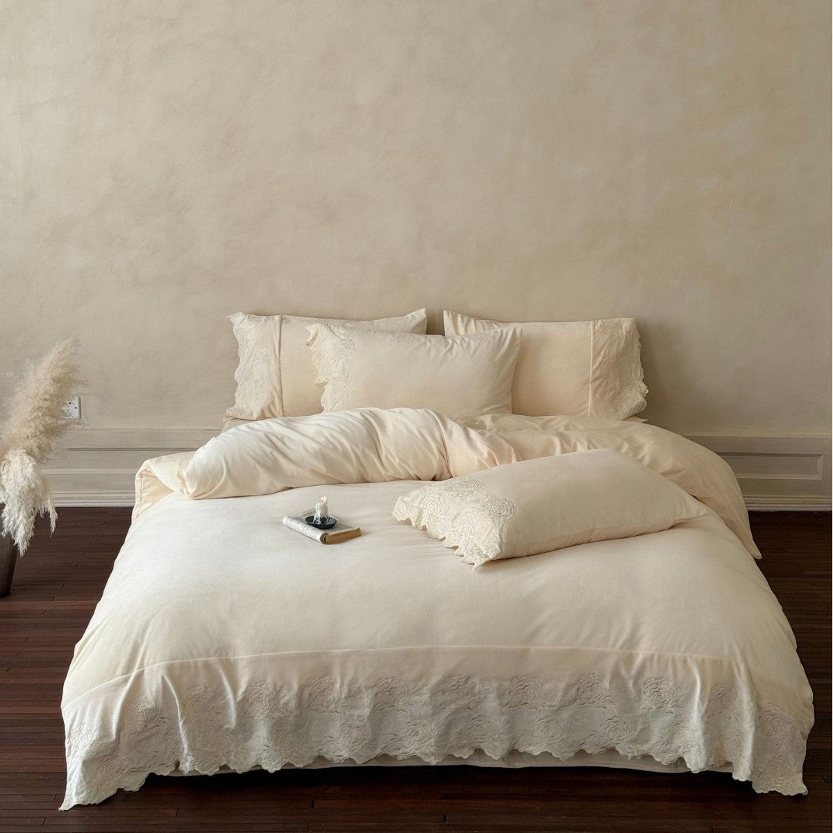 Cotton Sateen Bedding Set with Delicate Lace Trim Ruffle and Satin Finish