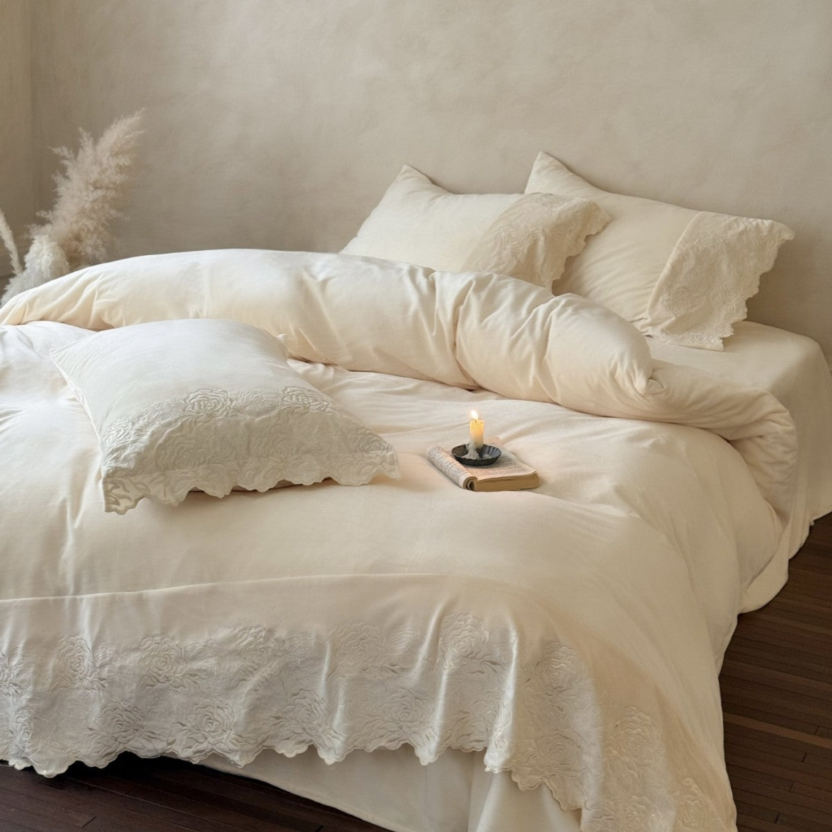 Cotton Sateen Bedding Set with Delicate Lace Trim Ruffle and Satin Finish