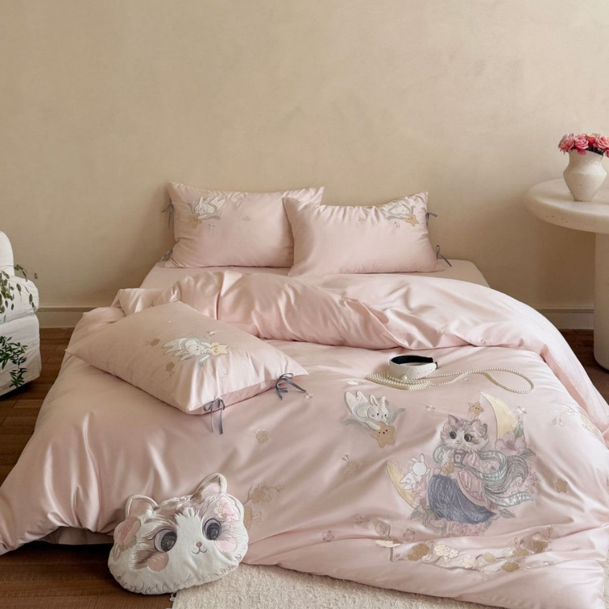 Cotton Sateen Bedding Set with Detailed Animal Embroidery