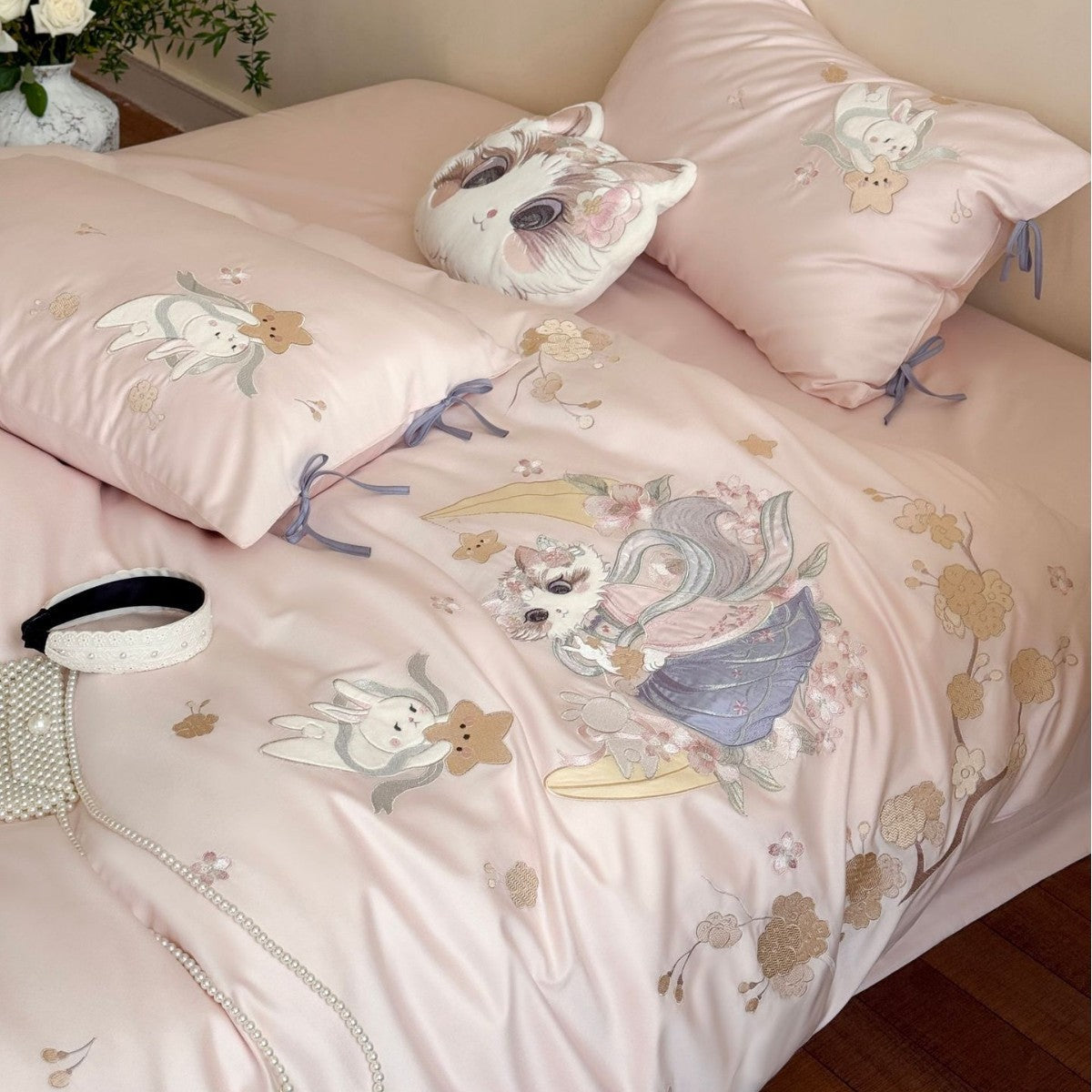 Cotton Sateen Bedding Set with Detailed Animal Embroidery