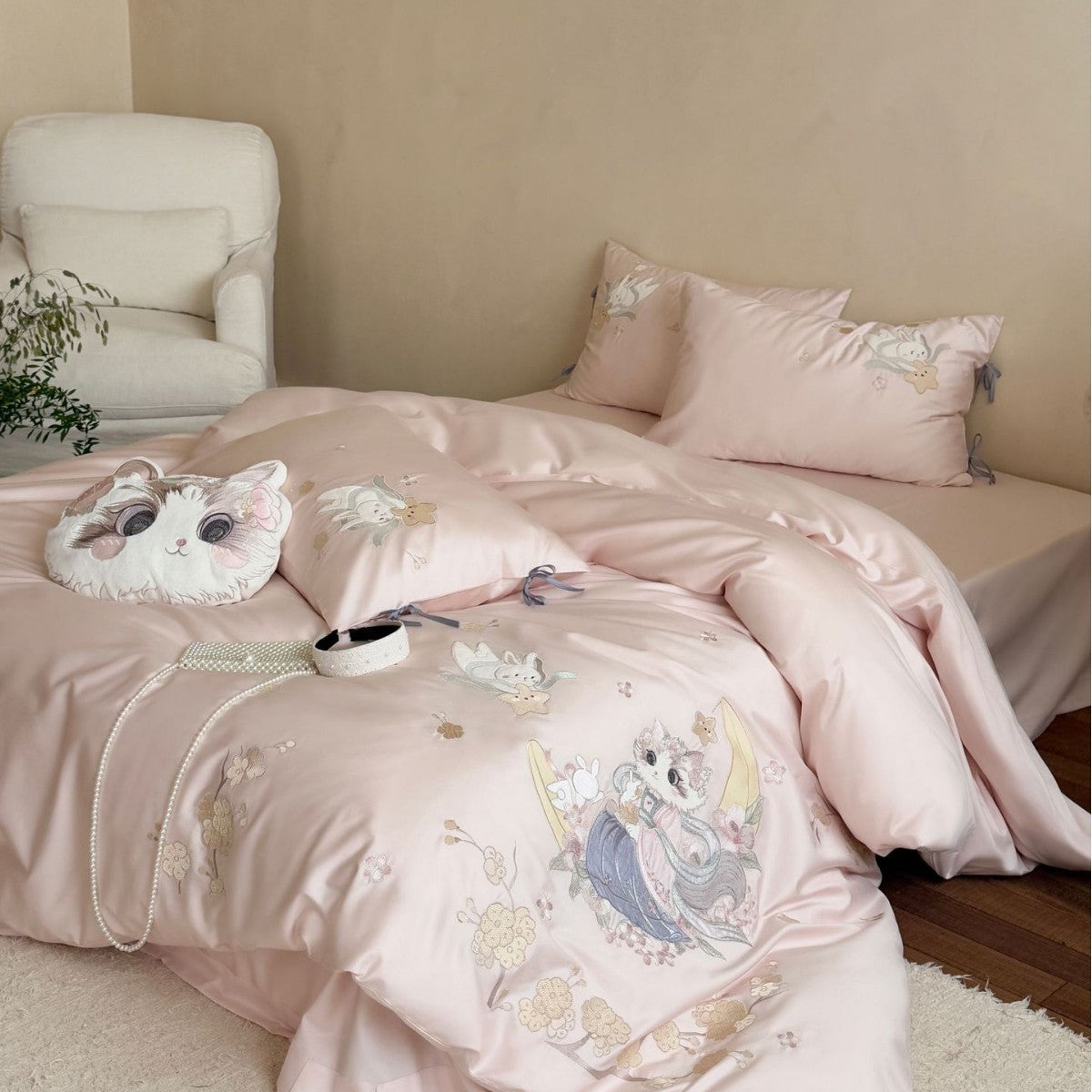 Cotton Sateen Bedding Set with Detailed Animal Embroidery