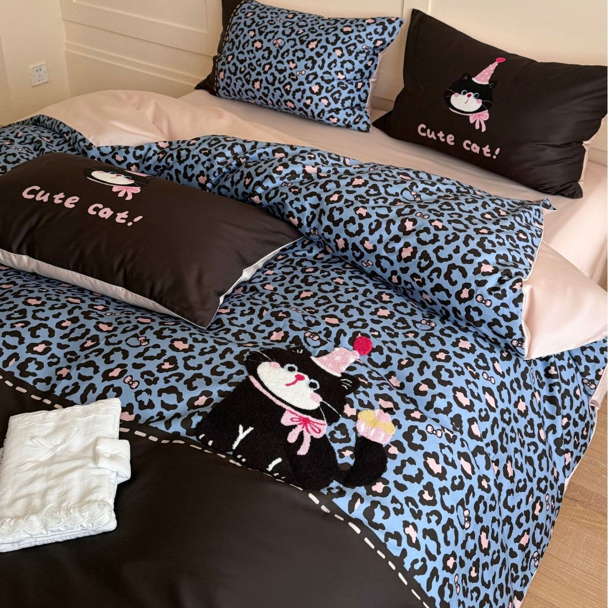Cotton Sateen Bedding Set with Leopard Print and Cute Cat Motif