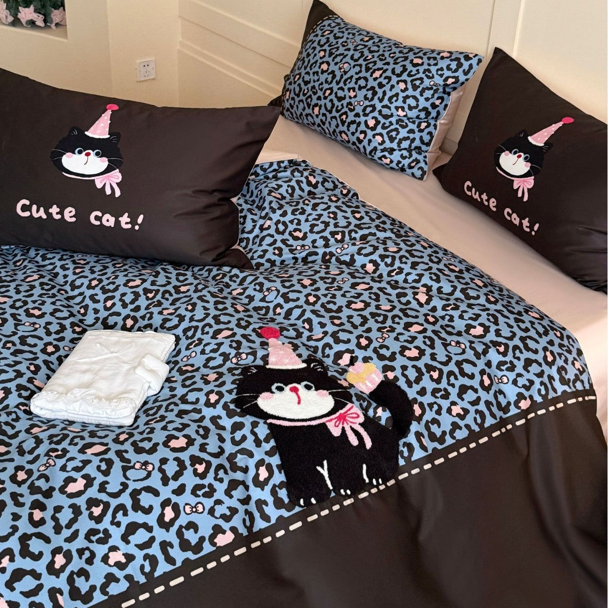 Cotton Sateen Bedding Set with Leopard Print and Cute Cat Motif