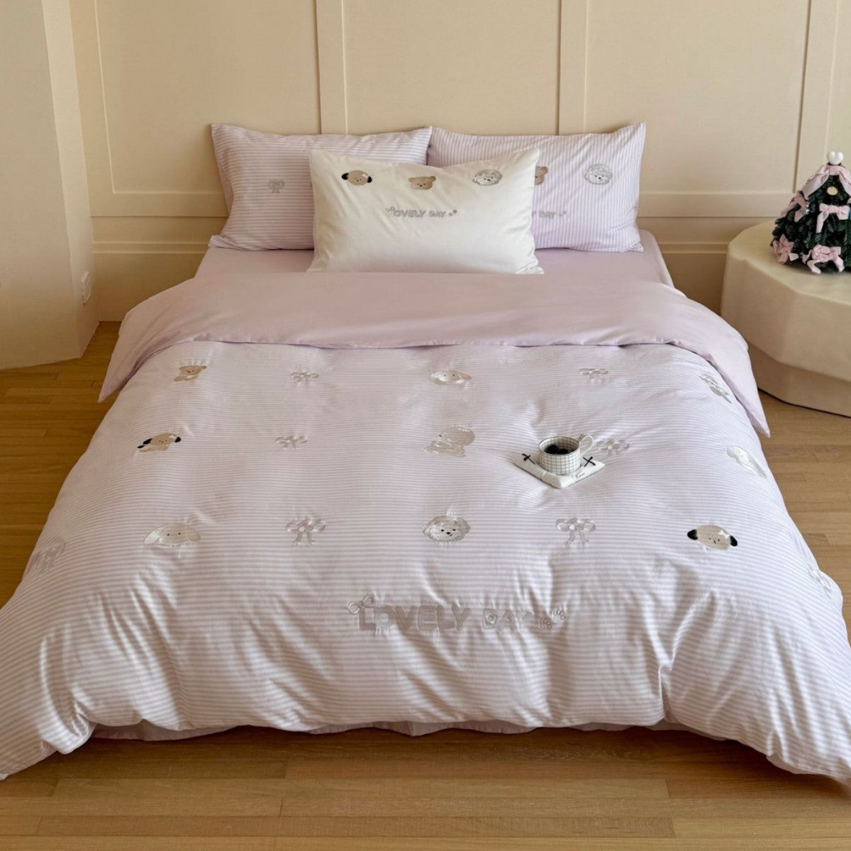 Cotton Sateen Bedding Set with Puppy Embroidery and Extra-Soft Finish