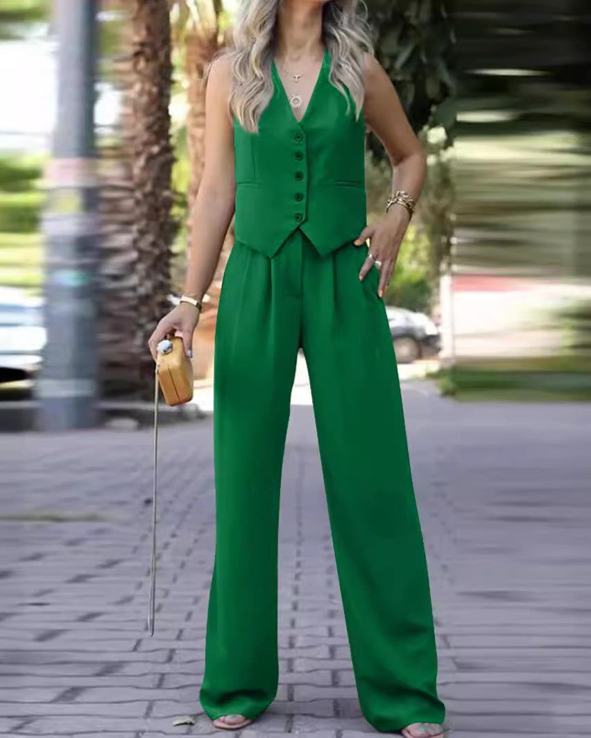 Elegant Women's Set with Sleeveless Top
