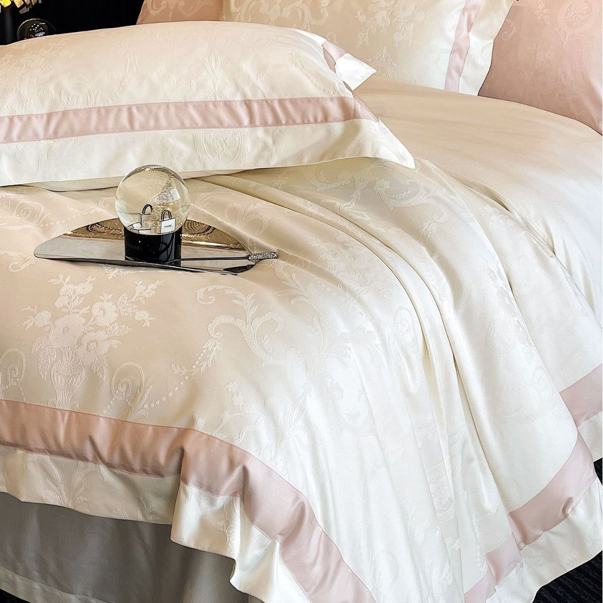 Jacquard Cotton Sateen Bed Linen Set with Delicate Medallion Pattern and Satin Border
