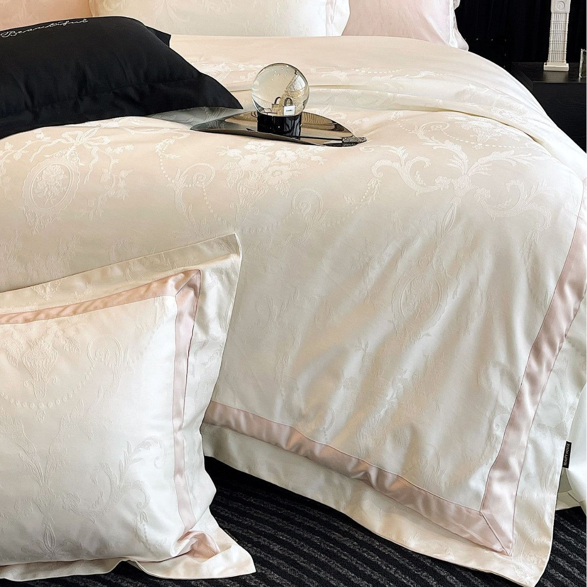 Jacquard Cotton Sateen Bed Linen Set with Delicate Medallion Pattern and Satin Border