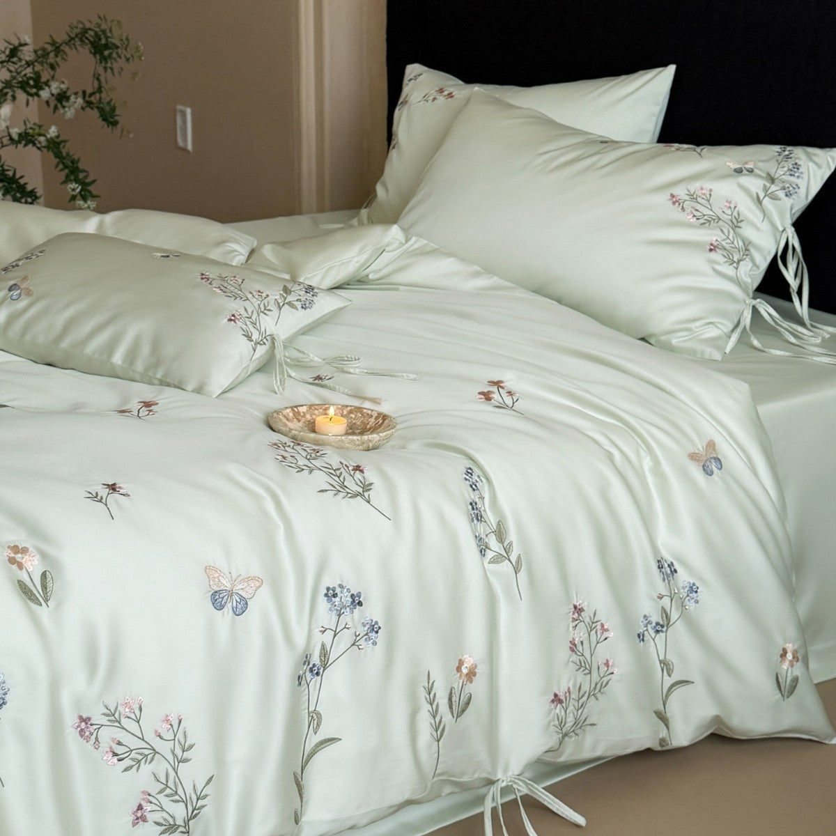 Mako Satin Bedding Set with Floral Embroidery and Ties