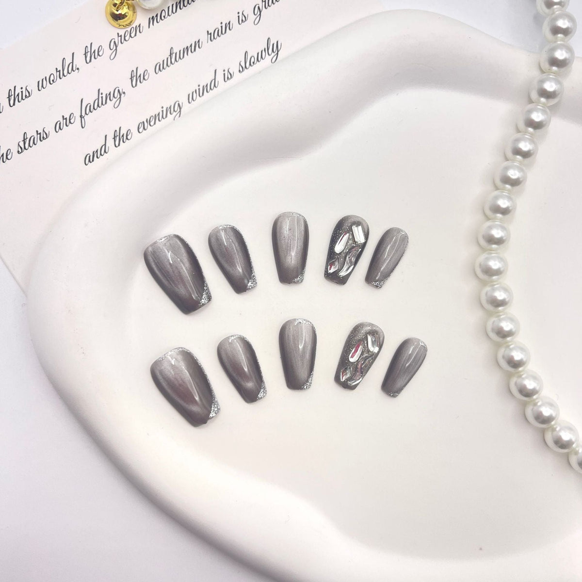 Press-On Nail Art Set with Elegant Design