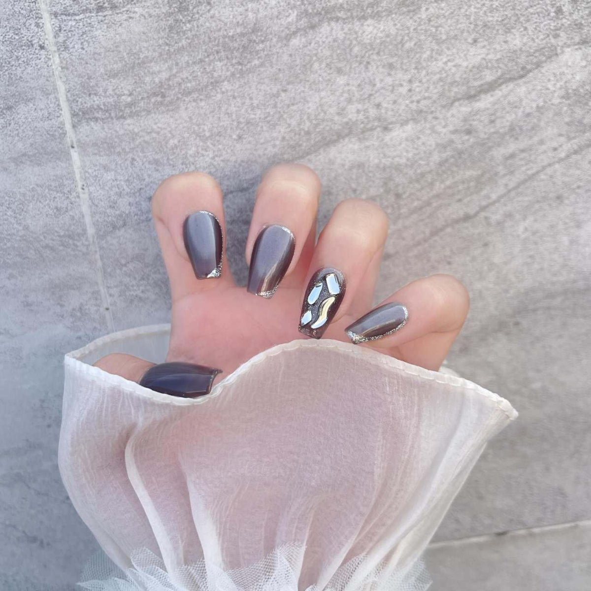 Press-On Nail Art Set with Elegant Design