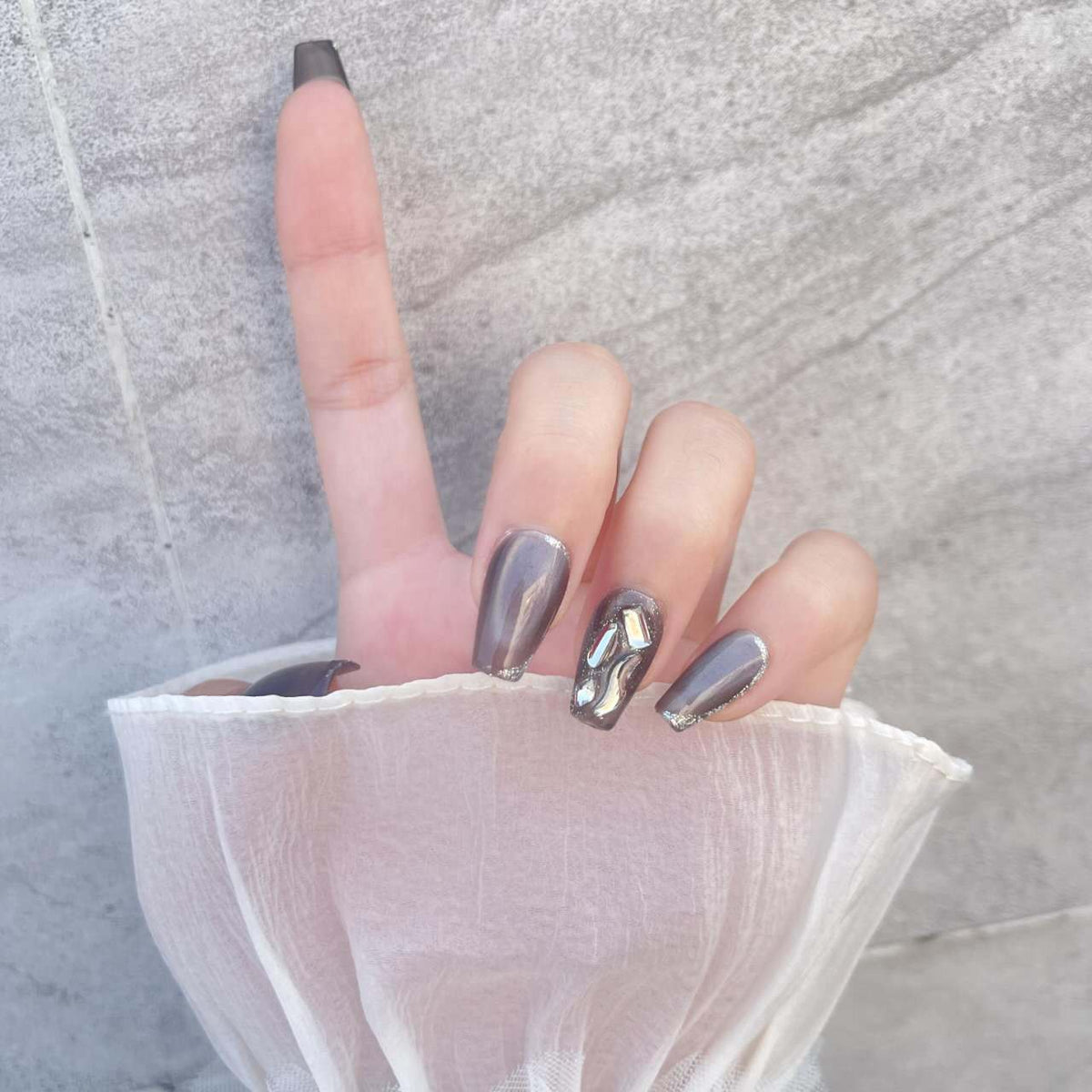 Press-On Nail Art Set with Elegant Design