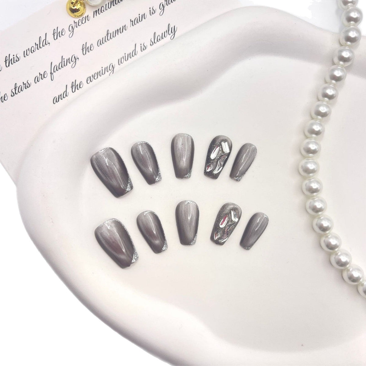Press-On Nail Art Set with Elegant Design