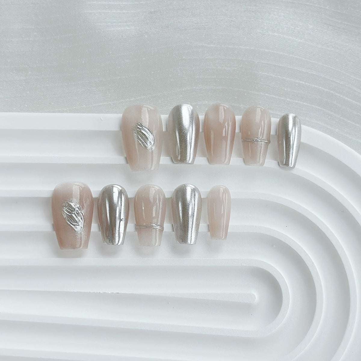 Press-On Nails with Metallic and Glossy Finish