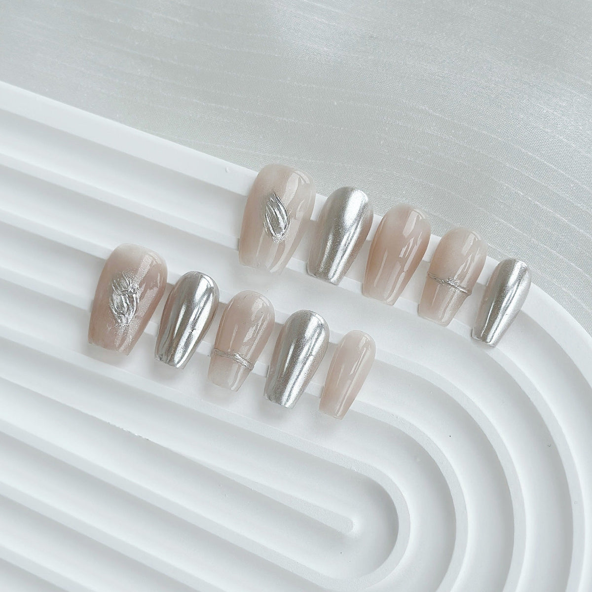 Press-On Nails with Metallic and Glossy Finish
