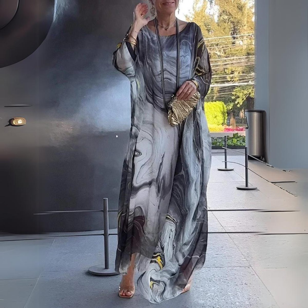 Women's Flowy Batwing Long Sleeve Dress With Maxi Silhouette