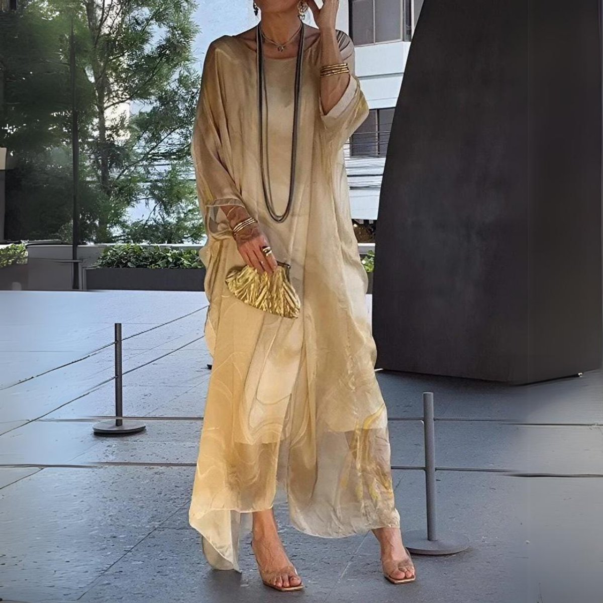 Women's Flowy Batwing Long Sleeve Dress With Maxi Silhouette