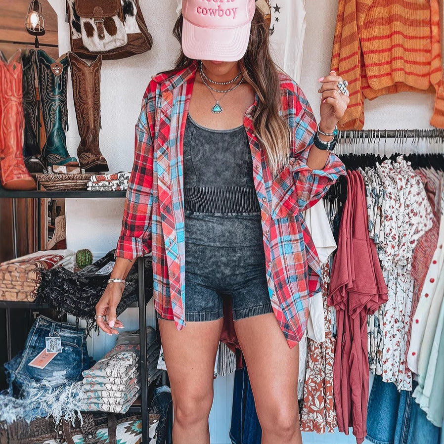 Women's Oversized Checked Flannel Shirt with Chest Pockets and Casual Cut