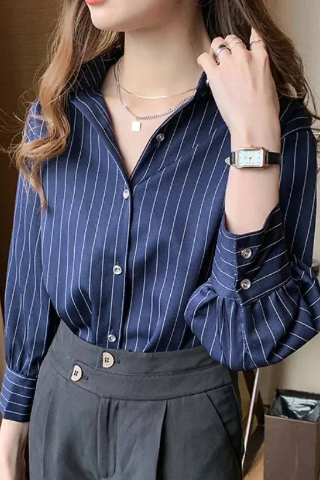 Women's Striped Button-Up Shirt with Collar and Buttoned Cuffs